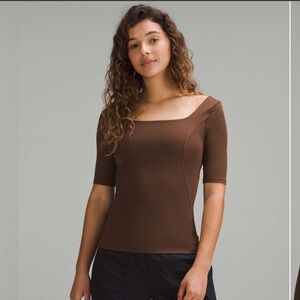 Lululemon Half-sleeve Close to body shelf t-shirt with built-in bra